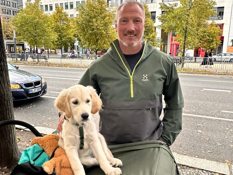 Frieda mit dem Anhänger unterwegs